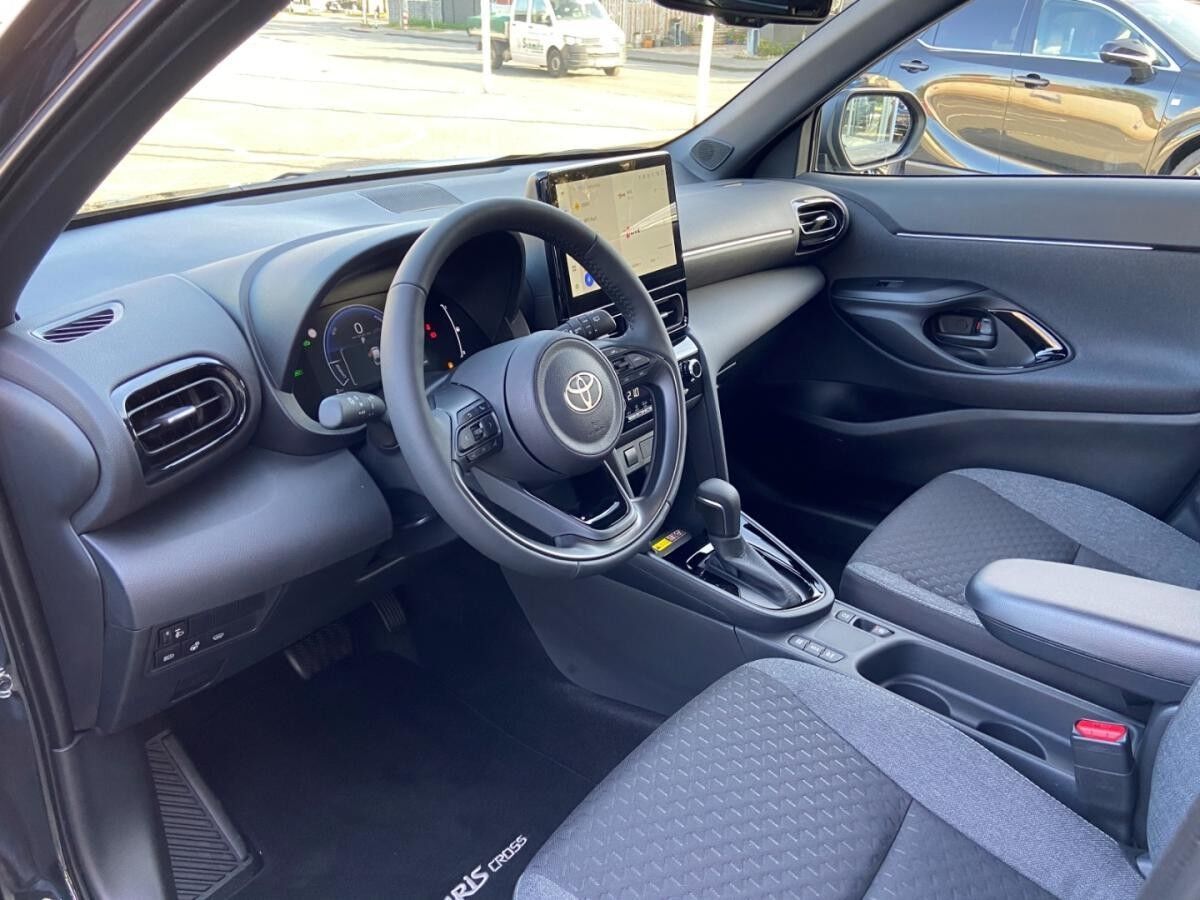 Toyota Yaris Cross Hybrid Teamplayer Winter & Safety Paket Navi LED ACC