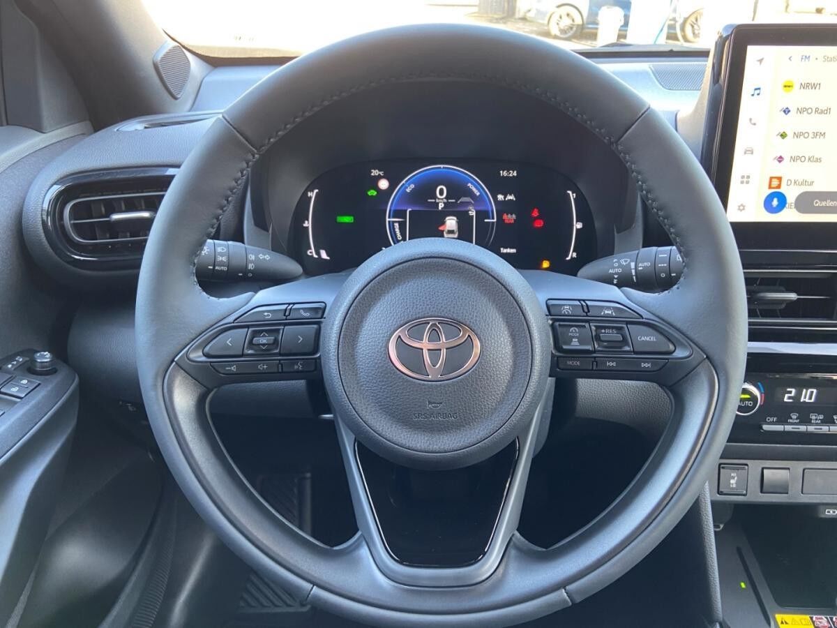 Toyota Yaris Cross Hybrid Teamplayer Winter & Safety Paket Navi LED ACC