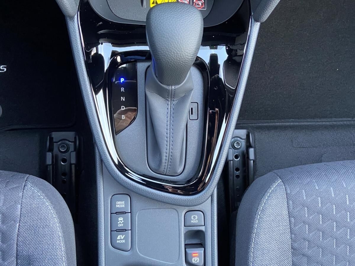 Toyota Yaris Cross Hybrid Teamplayer Winter & Safety Paket Navi LED ACC