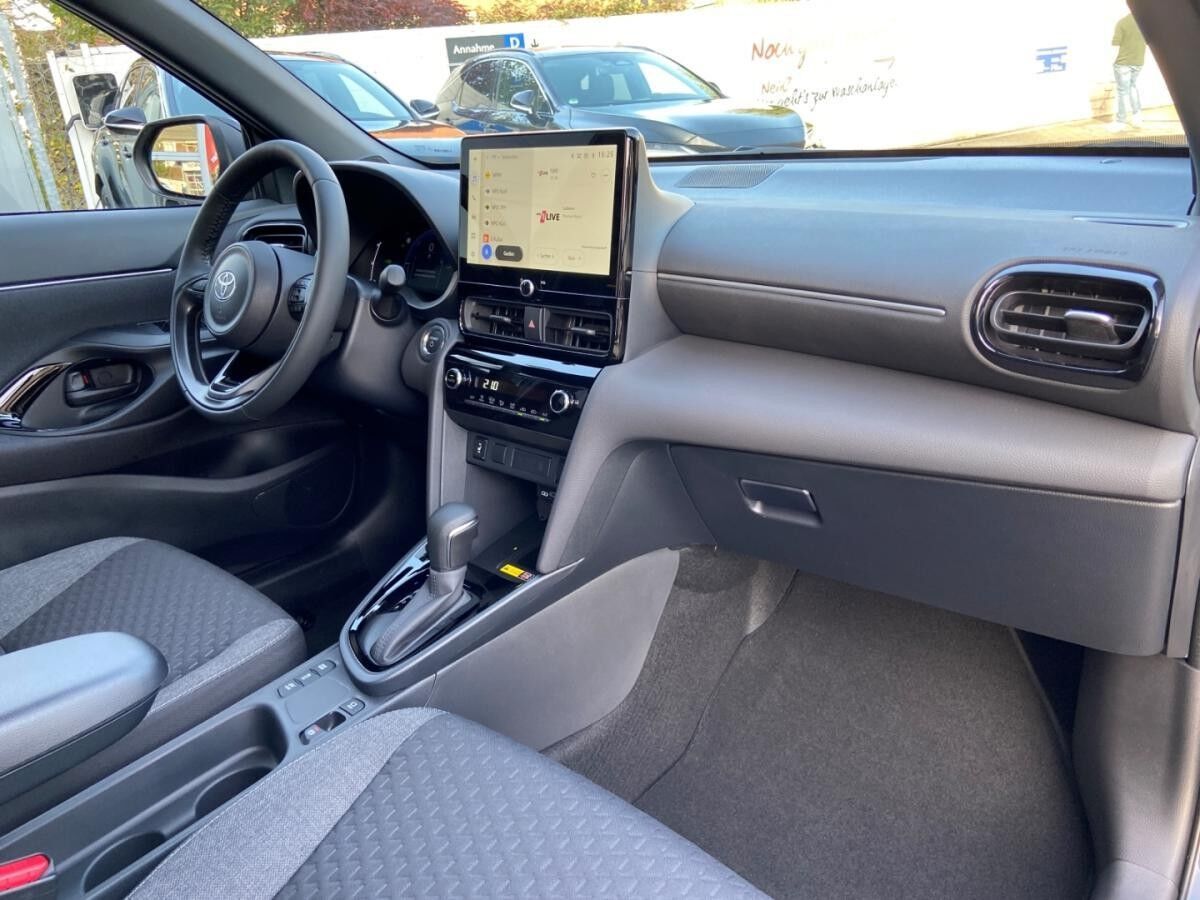 Toyota Yaris Cross Hybrid Teamplayer Winter & Safety Paket Navi LED ACC