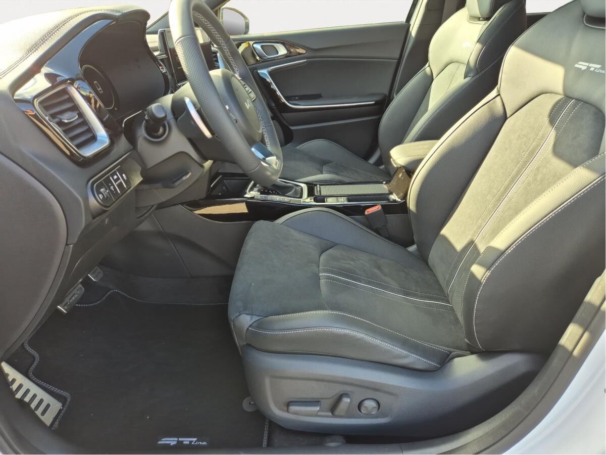 Kia Ceed 1.5T DCT7 GT LINE | PANO | TECH | LEDER | 18" |