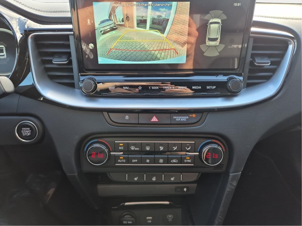 Kia Ceed 1.5T DCT7 GT LINE | PANO | TECH | LEDER | 18" |