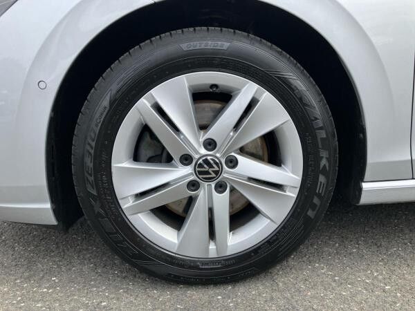Volkswagen Golf VIII Variant Life 2.0 TDI DSG / Navi, LED