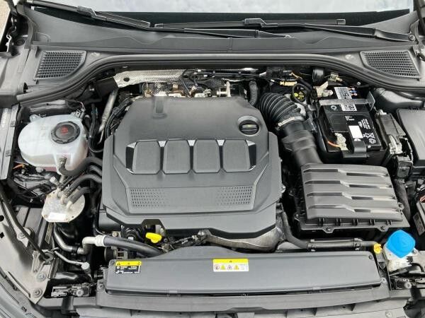 Volkswagen Golf VIII Variant Life 2.0 TDI DSG / Navi, LED