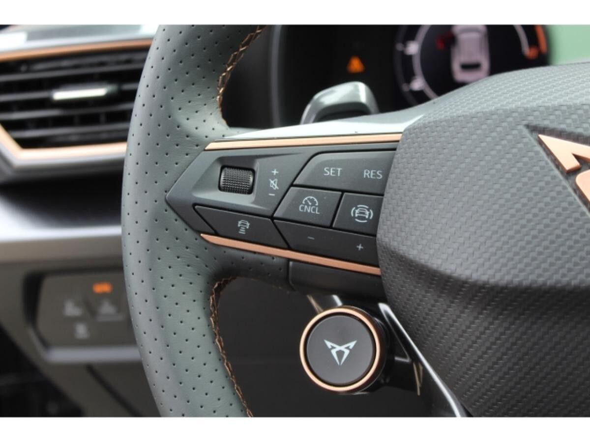 Cupra Leon Sportstourer 1.5 TSI DSG e-Hybrid VZ NAVI LED KAMERA ACC DCC SENNHEISER 19