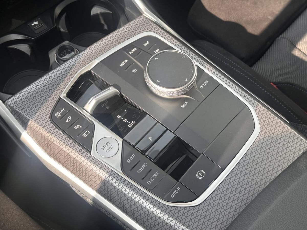 BMW 330 e Touring M Sport PRO //AHK Stop&Go FACELIFT