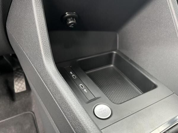 Volkswagen Caddy NFZ 5-Sitzer 2,0 l TDI MFL+NAVI+GJR+KLIMA