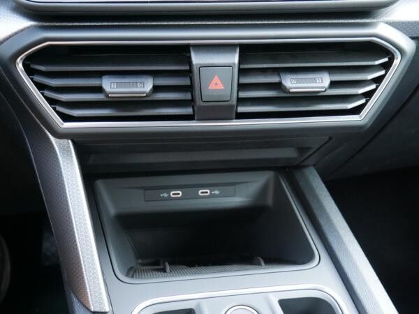 Seat Leon Sportstourer Road Edition 1.5 eTSI - ACC LED *SN177*