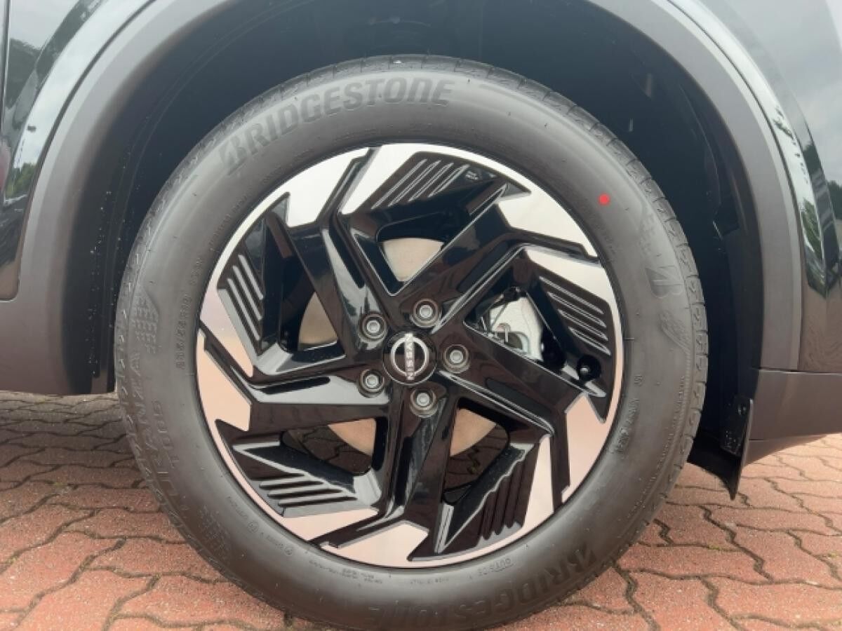 Nissan Qashqai N-CONNECTA Komfort 1.3MT Winter/HUD/AVM/Carplay