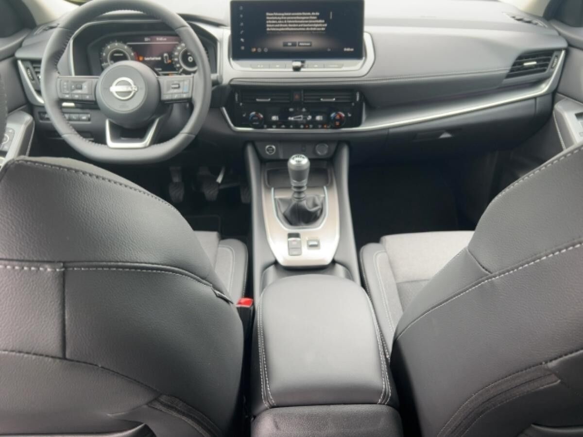 Nissan Qashqai N-CONNECTA Komfort 1.3MT Winter/HUD/AVM/Carplay
