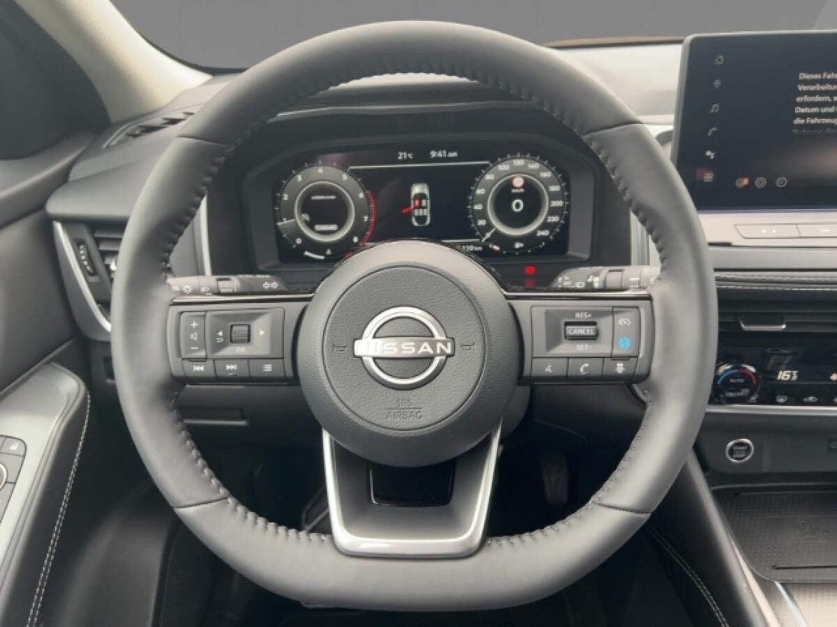 Nissan Qashqai N-CONNECTA Komfort 1.3MT Winter/HUD/AVM/Carplay