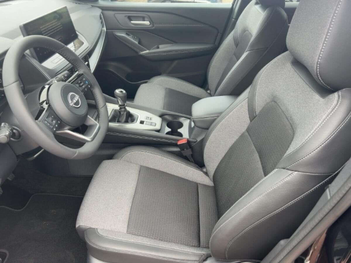 Nissan Qashqai N-CONNECTA Komfort 1.3MT Winter/HUD/AVM/Carplay