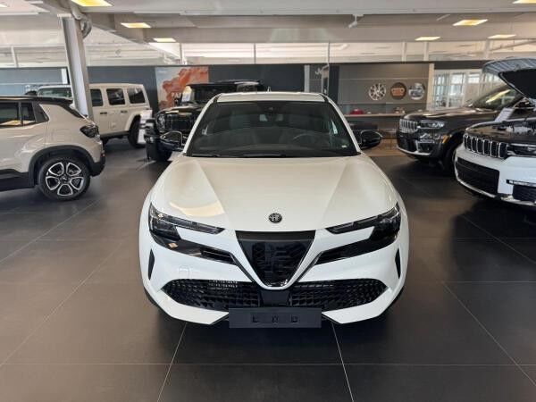 Alfa Romeo Junior Speciale 1.2 VGT 48V-Hybrid DCT in mehreren Varianten  Verfügbar Abholung Mannheim