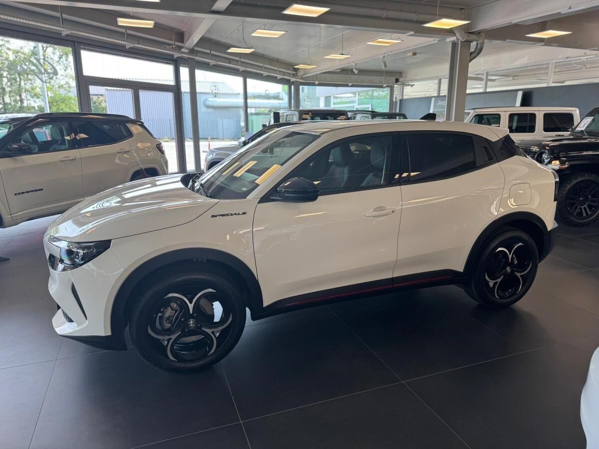 Alfa Romeo Junior Speciale 1.2 VGT 48V-Hybrid DCT in mehreren Varianten  Verfügbar Abholung Mannheim