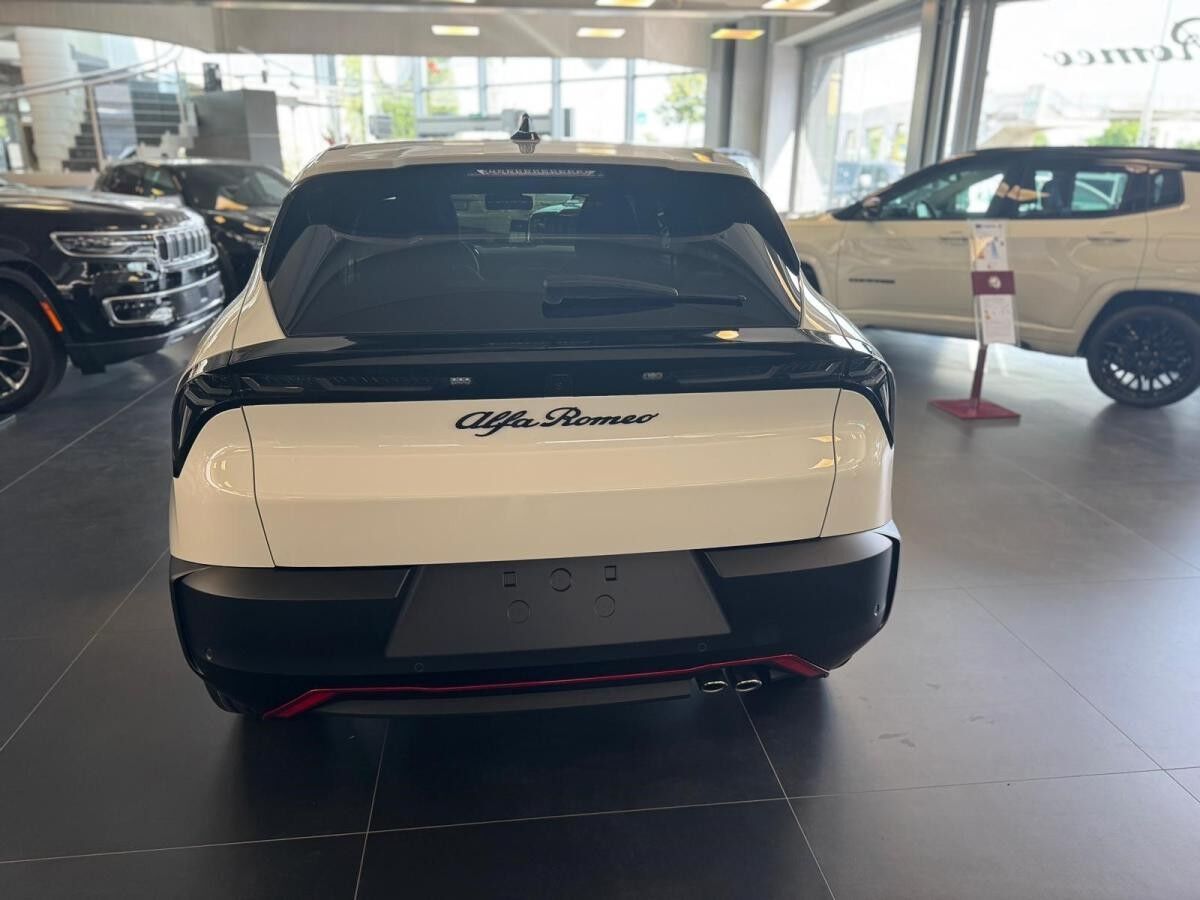 Alfa Romeo Junior Speciale 1.2 VGT 48V-Hybrid DCT in mehreren Varianten  Verfügbar Abholung Mannheim