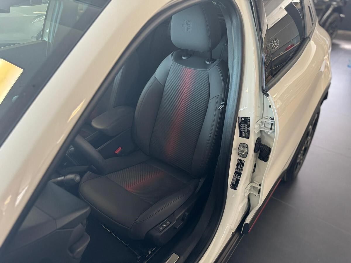 Alfa Romeo Junior Speciale 1.2 VGT 48V-Hybrid DCT in mehreren Varianten  Verfügbar Abholung Mannheim