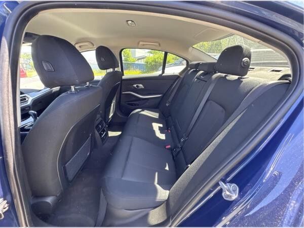 BMW 318 d ADVANTAGE (150 PS) /LIVE COCKP./LED/NAVI/KLIMA/SHZ/ASSISTENZ/RFK UVM.