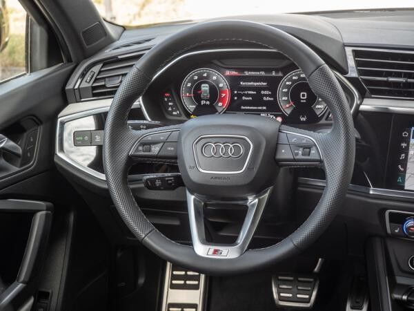 Audi Q3 S line 35TFSI