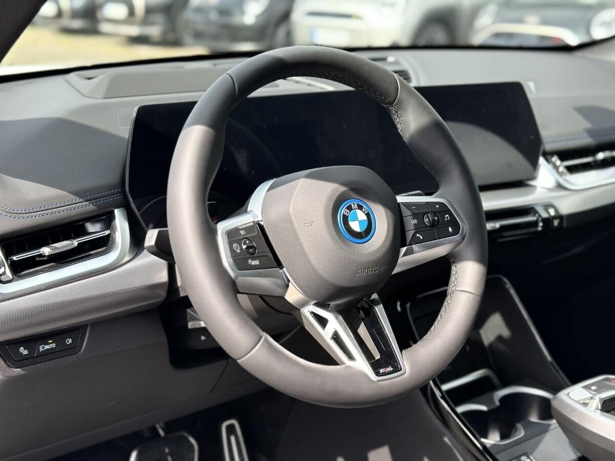 BMW iX1 eDrive20 M Sportpaket Head-Up HK HiFi DAB