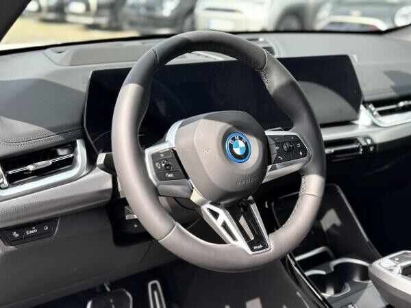BMW iX1 eDrive20 M Sportpaket Head-Up HK HiFi DAB