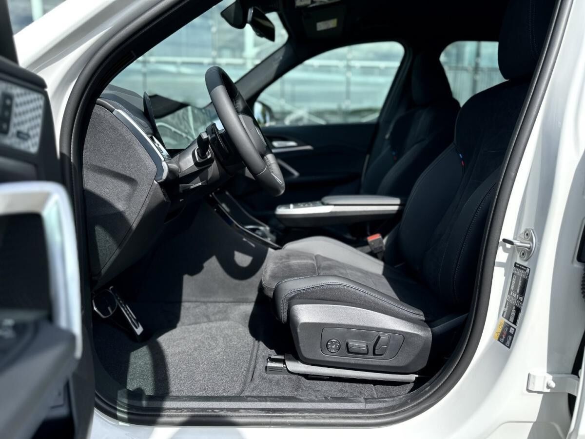 BMW iX1 eDrive20 M Sportpaket Head-Up HK HiFi DAB