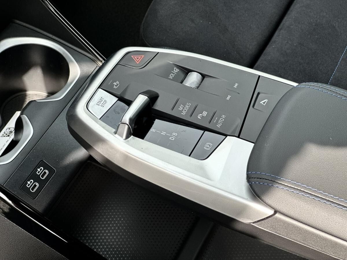 BMW iX1 eDrive20 M Sportpaket Head-Up HK HiFi DAB