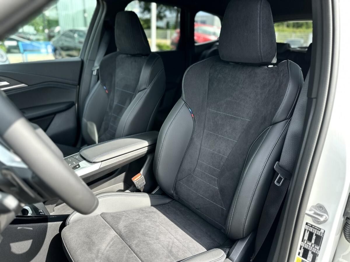 BMW iX1 eDrive20 M Sportpaket Head-Up HK HiFi DAB