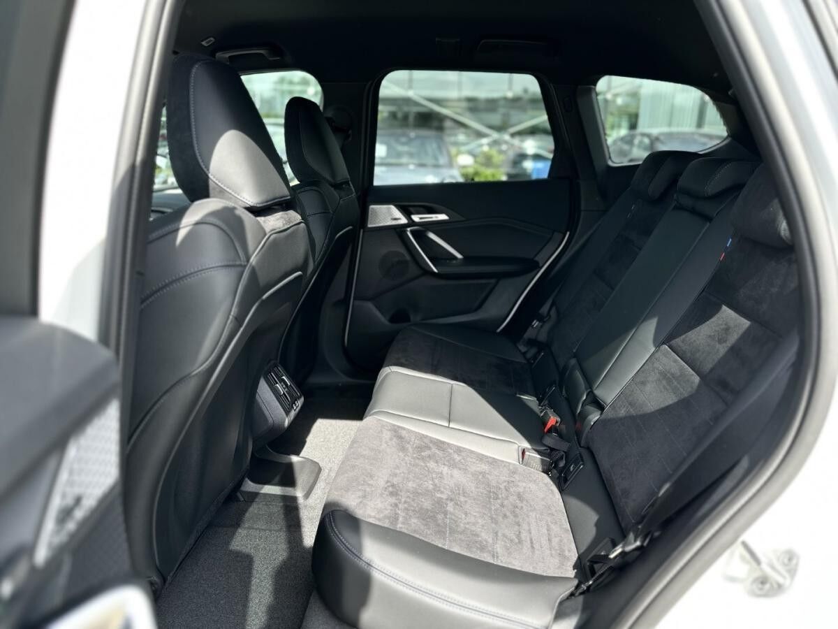 BMW iX1 eDrive20 M Sportpaket Head-Up HK HiFi DAB