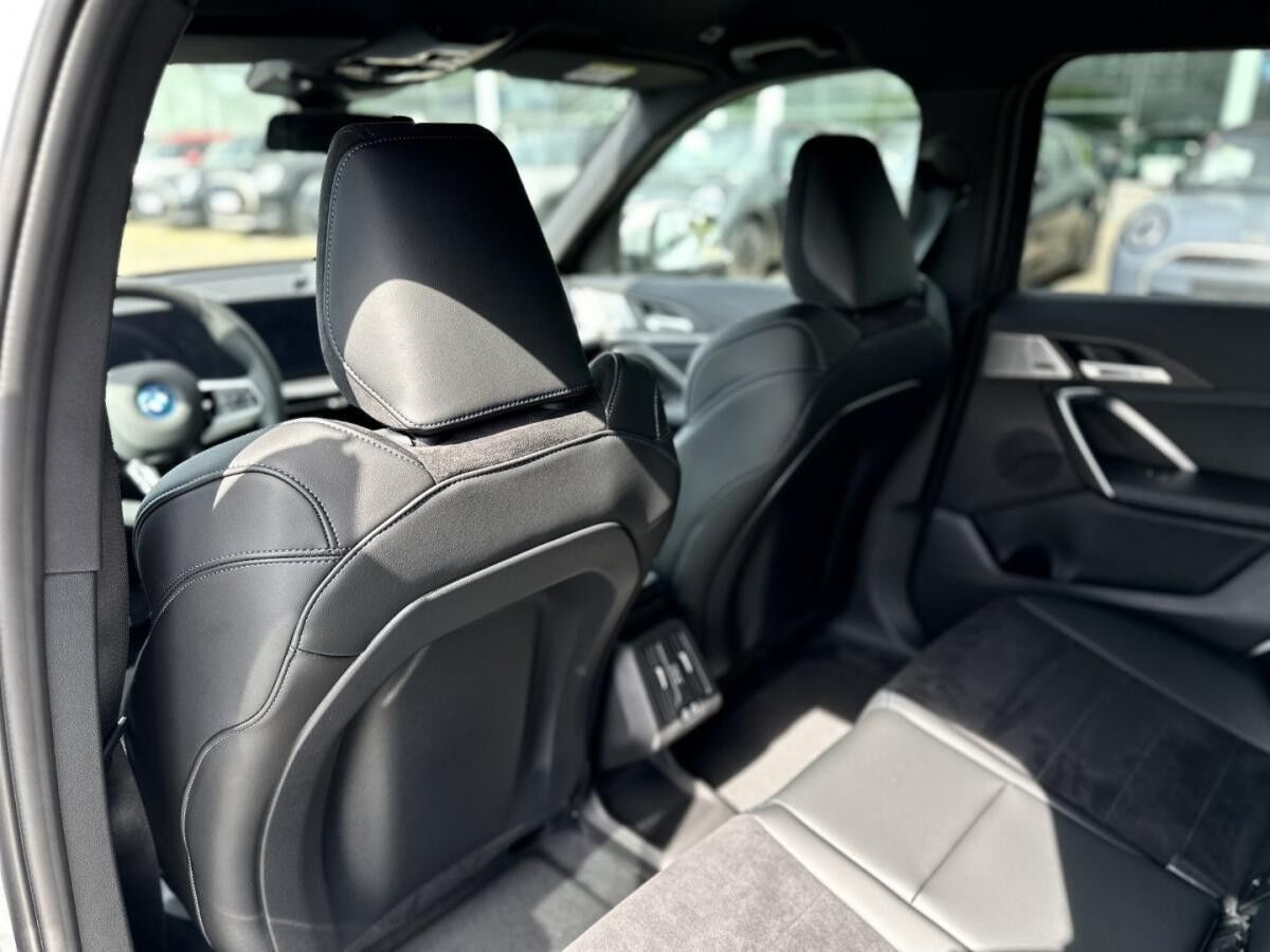 BMW iX1 eDrive20 M Sportpaket Head-Up HK HiFi DAB