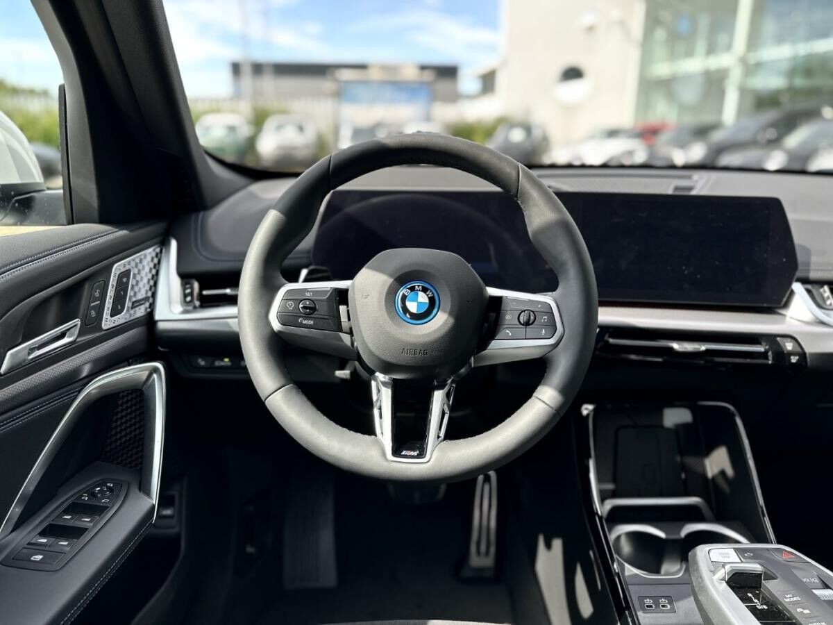 BMW iX1 eDrive20 M Sportpaket Head-Up HK HiFi DAB