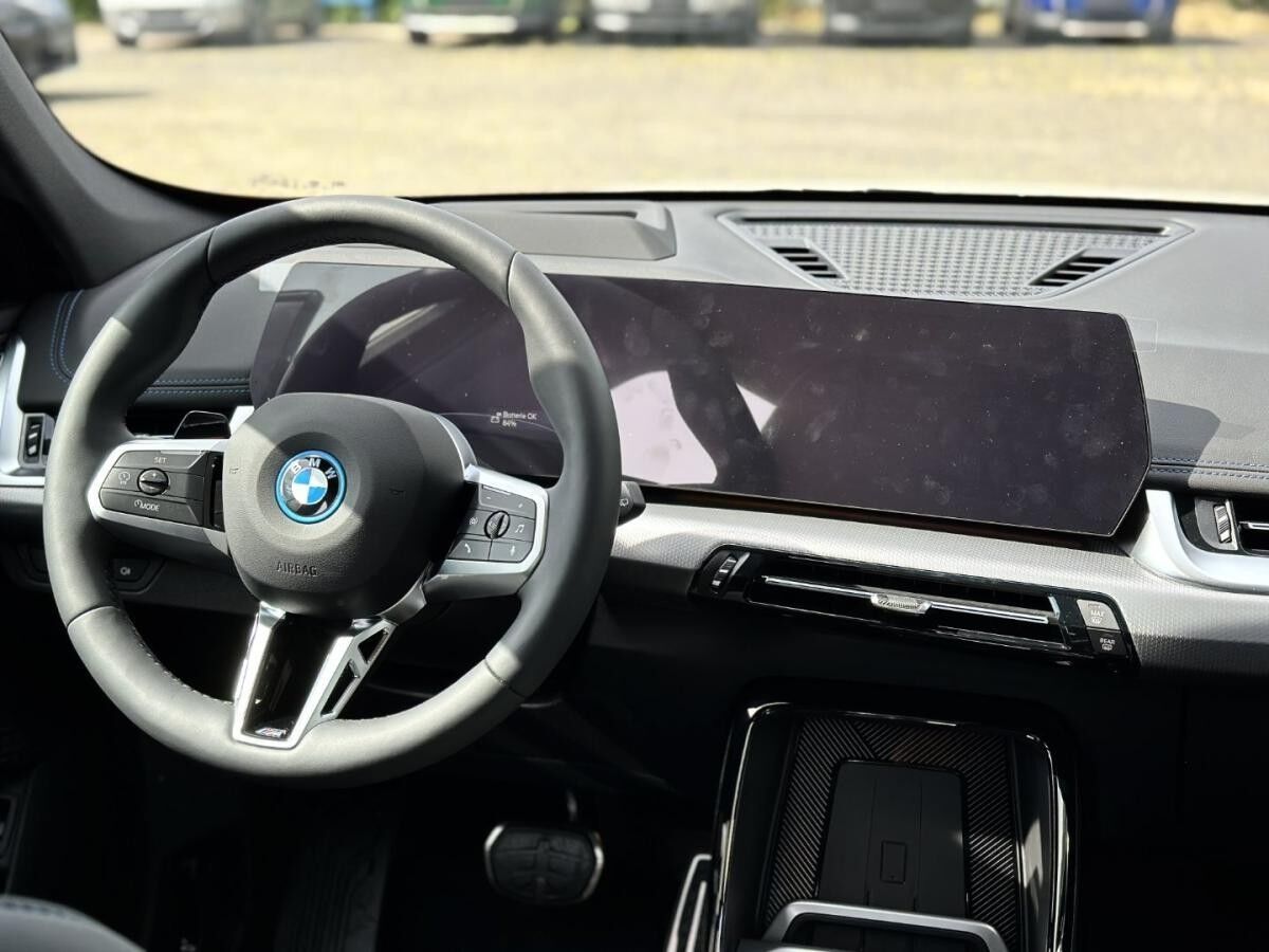 BMW iX1 eDrive20 M Sportpaket Head-Up HK HiFi DAB