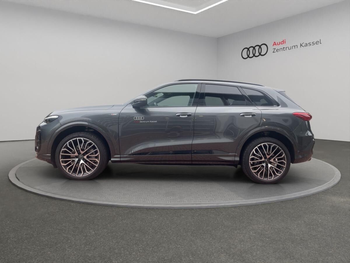 Audi Q5 TDI quattro LED Navi 360°Kam AHK 21" Audi Q5 TDI quattro LED Navi 360°Kam AHK 21"