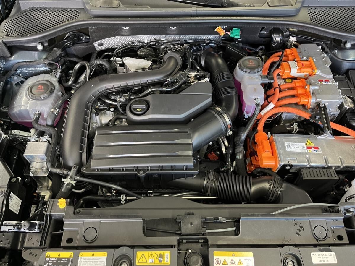 Cupra Formentor 1.5 e-HYBRID 272PS VZ DSG AHK MATRIX SENNHEISER