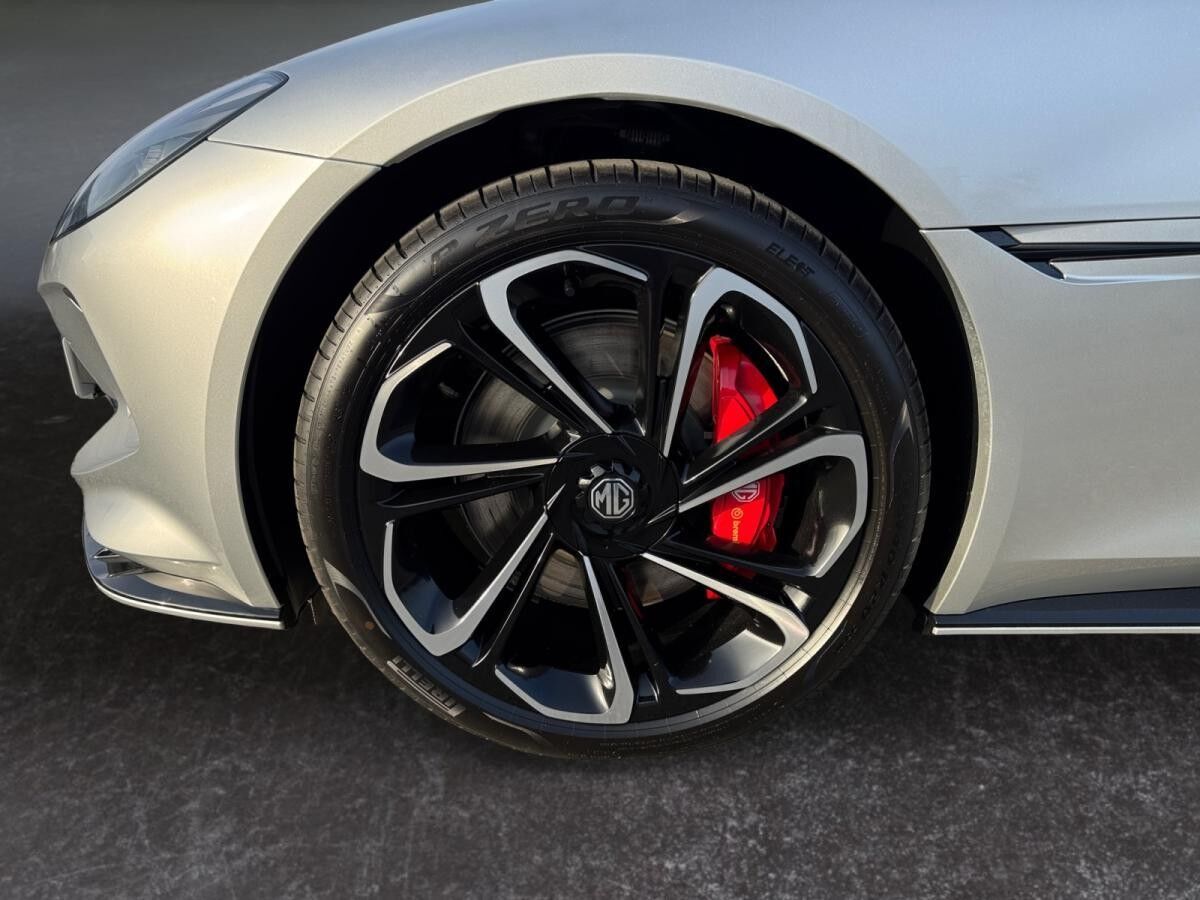 MG Cyberster X-Power - der futuristische Elektro-Sportwagen für die Straße von morgen