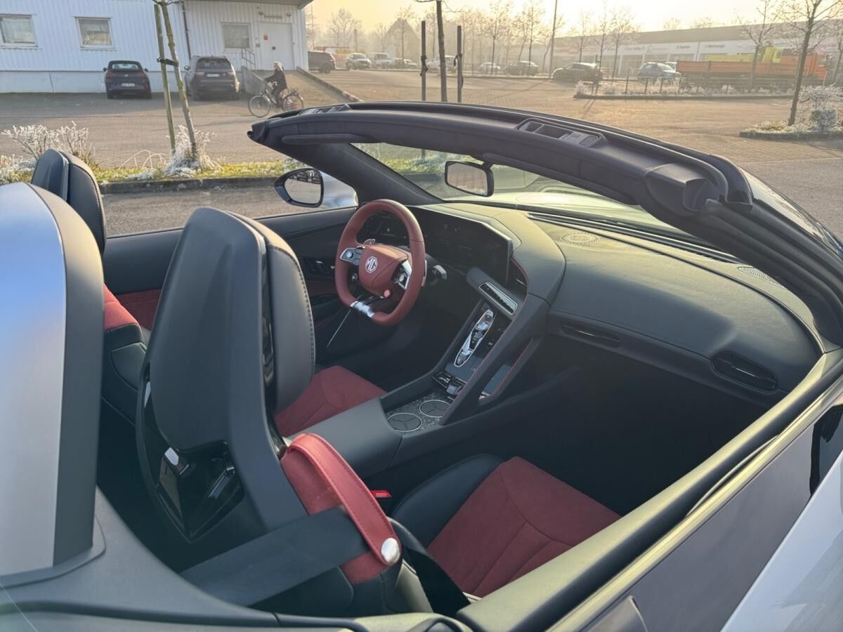 MG Cyberster X-Power - der futuristische Elektro-Sportwagen für die Straße von morgen