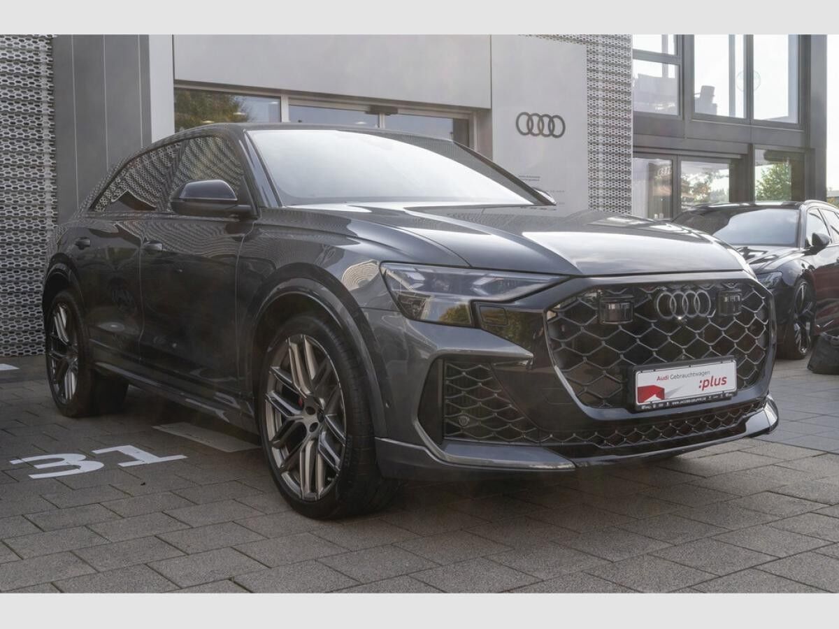 Audi RS Q8 Facelift/Black+/Sportaga/Laser/360°/23Zoll/HuD/OLED Audi RS Q8 Facelift/Black+/Sportaga/Laser/360°/23Zoll/HuD/OLED