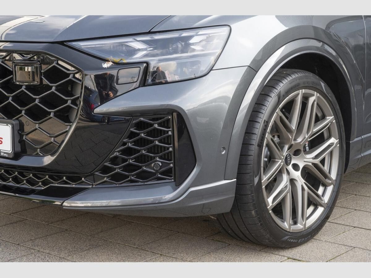 Audi RS Q8 Facelift/Black+/Sportaga/Laser/360°/23Zoll/HuD/OLED Audi RS Q8 Facelift/Black+/Sportaga/Laser/360°/23Zoll/HuD/OLED