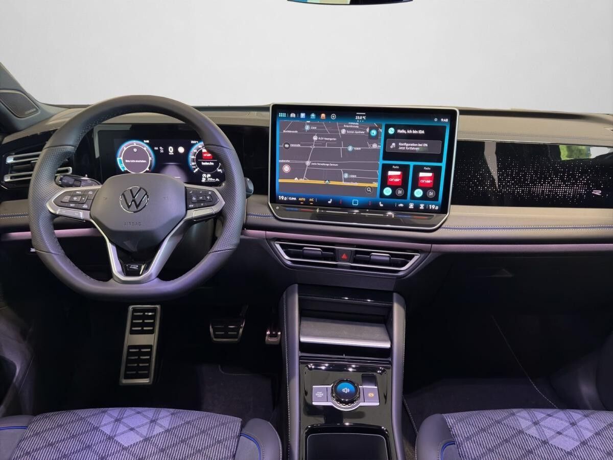 Volkswagen Tiguan R-Line 2.0 TDI 4MOTION DSG BLACK PANO AHK