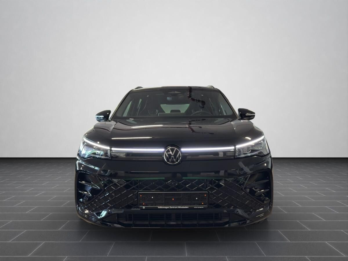 Volkswagen Tiguan R-Line 2.0 TDI 4MOTION DSG BLACK PANO AHK