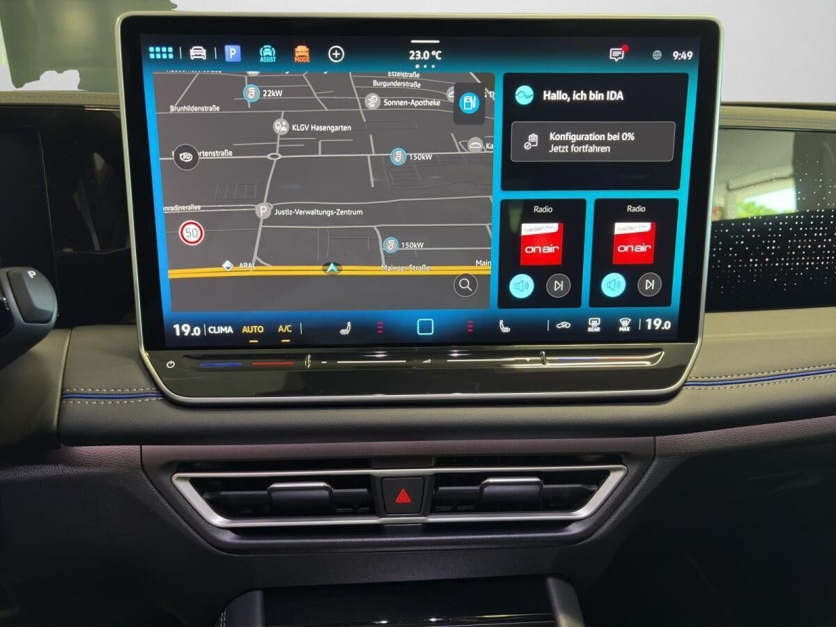 Volkswagen Tiguan R-Line 2.0 TDI 4MOTION DSG BLACK PANO AHK