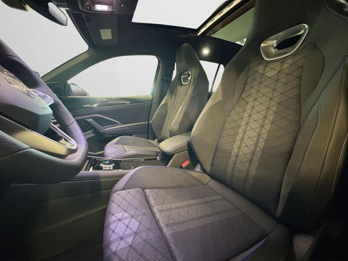 Volkswagen Tiguan R-Line 2.0 TDI 4MOTION DSG BLACK PANO AHK