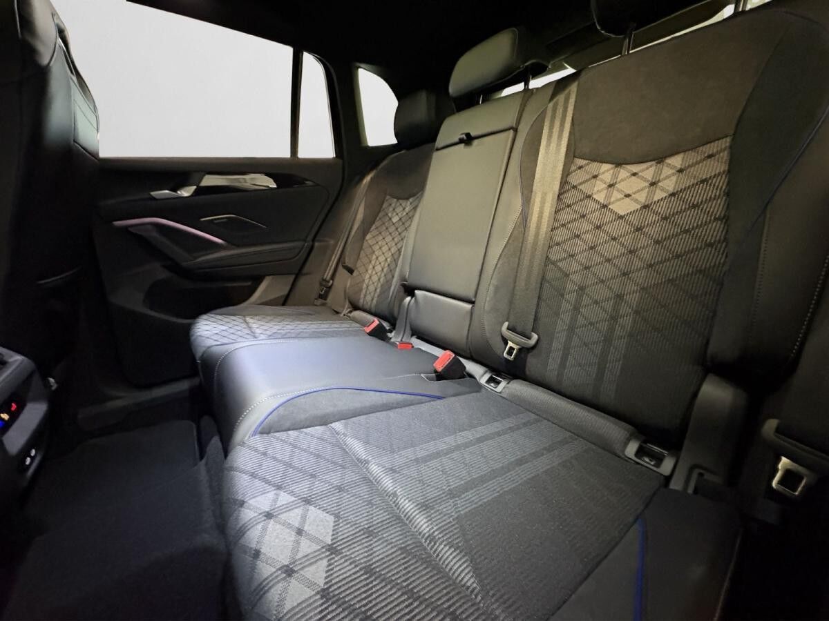 Volkswagen Tiguan R-Line 2.0 TDI 4MOTION DSG BLACK PANO AHK