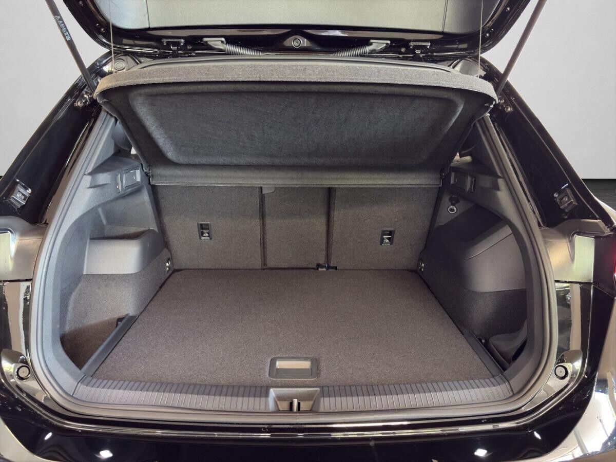 Volkswagen Tiguan R-Line 2.0 TDI 4MOTION DSG BLACK PANO AHK