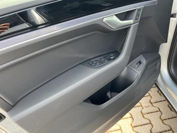Volkswagen Touareg R-Line / 286PS / AHK / 22“