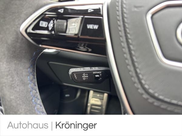 Audi RS6 Avant 4.0 TFSI quattro performance Pano HUD