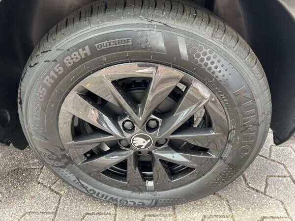 Skoda Fabia 1.0 TSI Selection+Lenkradh+Climatronic