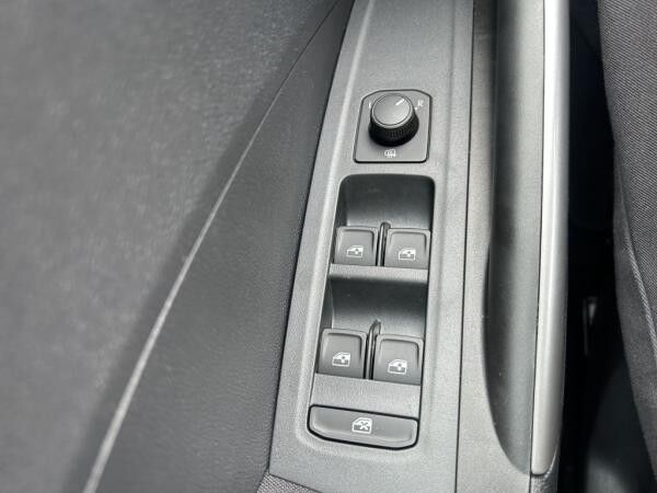 Skoda Fabia 1.0 TSI Selection+Lenkradh+Climatronic