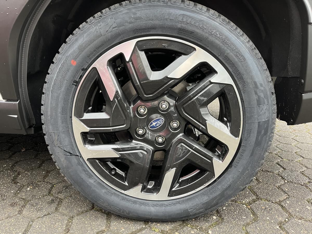 Subaru Forester 2.0ie e-Boxer EXCLUSIVE Lineartronic