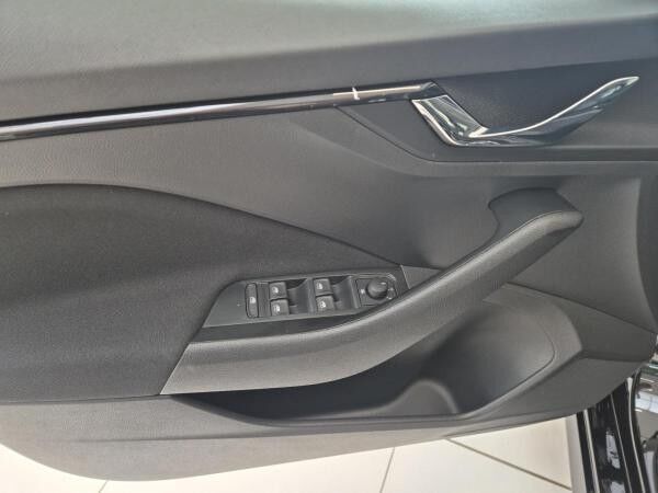 Skoda Kamiq Essence SOFORT VERFÜGBAR SHZ LED W-Paket PDC SpurH