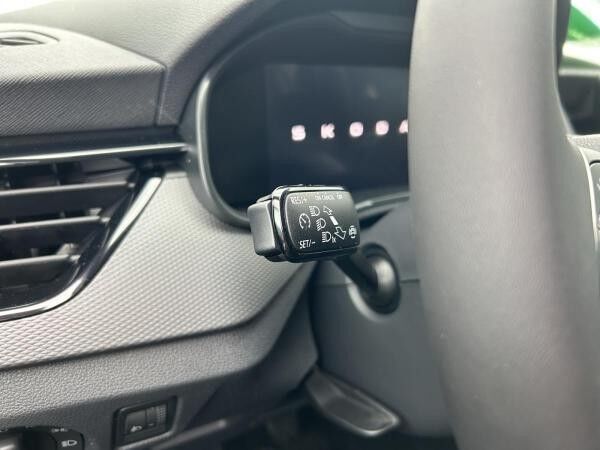 Skoda Kamiq Essence SOFORT VERFÜGBAR SHZ LED W-Paket PDC SpurH